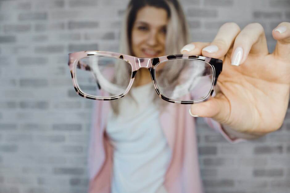 5 Tips for Choosing the Best Eyeglass Frames for You