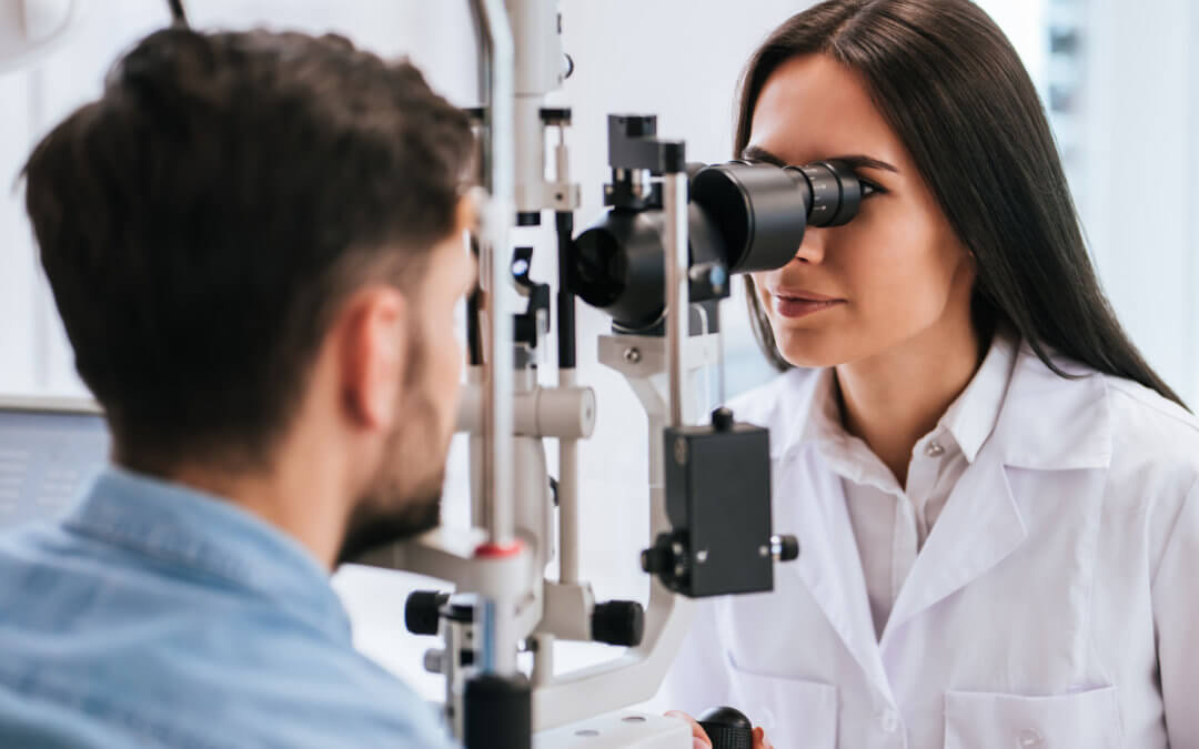 7 Signs You Need to Schedule an Eye Doctor Appointment
