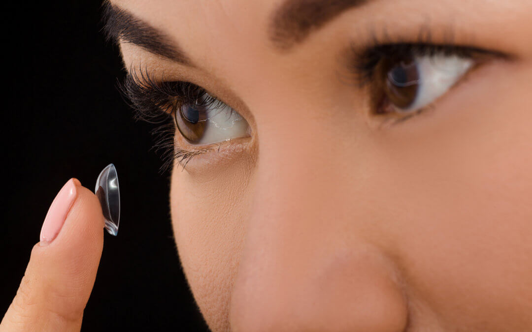 How to Choose Contact Lenses: Everything You Need to Know